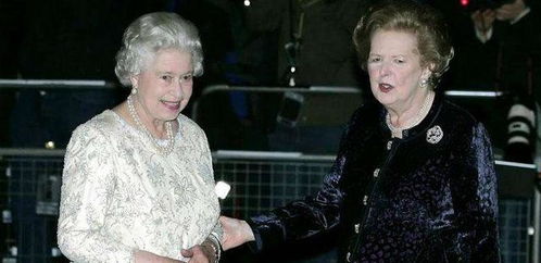 英国女王与英国首相谁的权力更大 女王有权解散国会和罢免首相