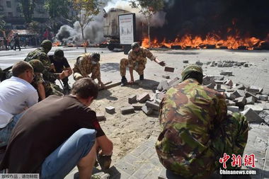 乌克兰市政人员欲移除独立广场帐篷 现场爆发激烈冲突 三 